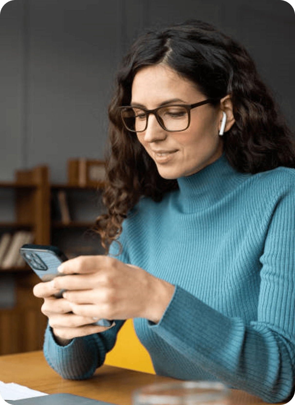 Femme avec écouteurs